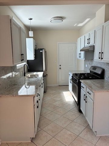 8010 S Ridgeland Avenue 1D, Chicago, IL 60617