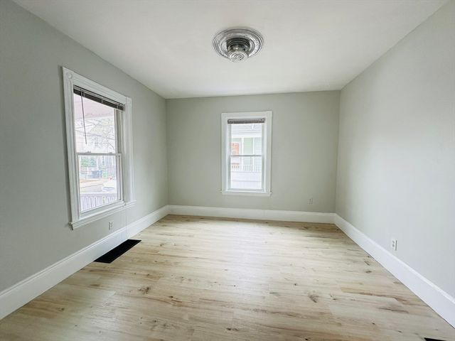 39 Cushman Rd 1, Boston, MA 02135