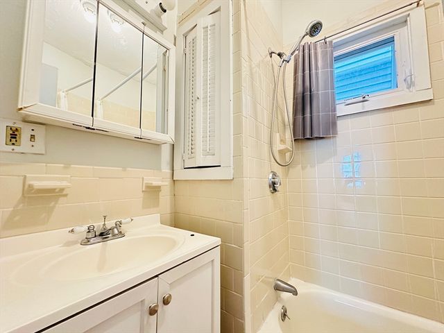 39 Cushman Rd 1, Boston, MA 02135