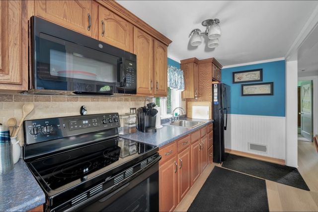 73 Green St, Abington, MA 02351