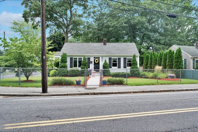 73 Green St, Abington, MA 02351