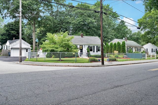 73 Green St, Abington, MA 02351