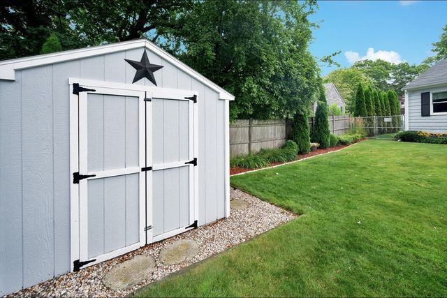73 Green St, Abington, MA 02351