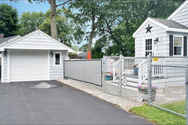 73 Green St, Abington, MA 02351