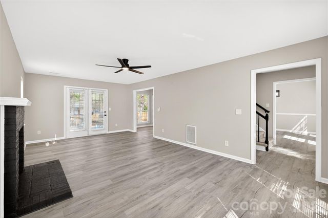 2801 Dellinger Drive, Charlotte, NC 28269