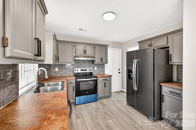 2801 Dellinger Drive, Charlotte, NC 28269