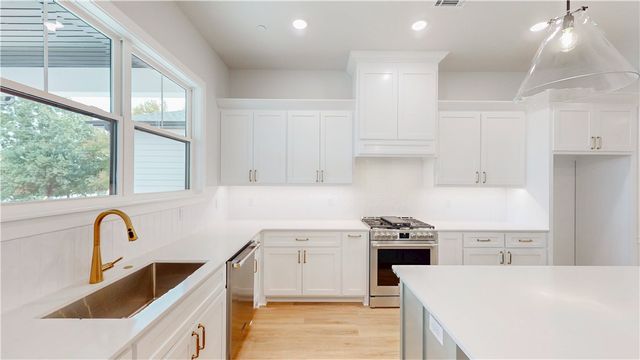 2313 S 31st Street, Rogers, AR 72758