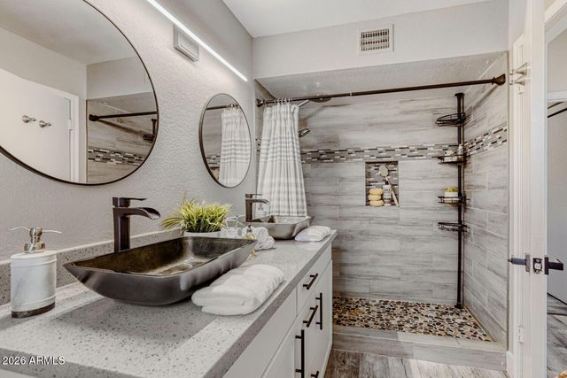 490 E SAN ANGELO Avenue, Gilbert, AZ 85234