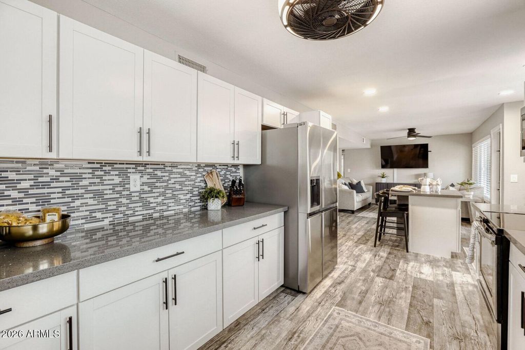 Image 11 of property listing at 490 E SAN ANGELO Avenue, Gilbert, AZ 85234