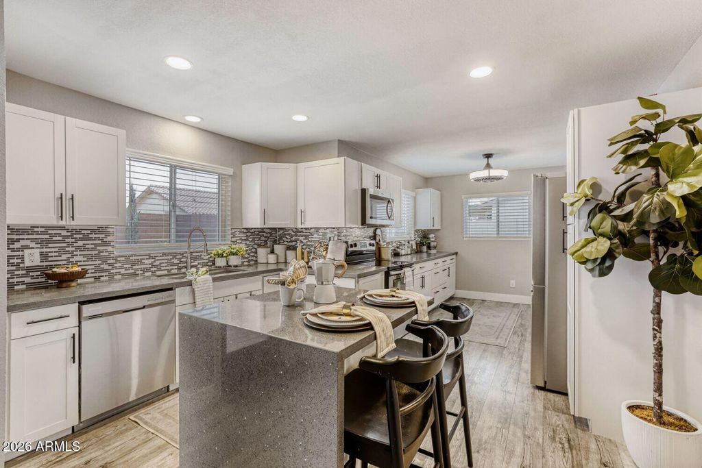 Image 12 of property listing at 490 E SAN ANGELO Avenue, Gilbert, AZ 85234