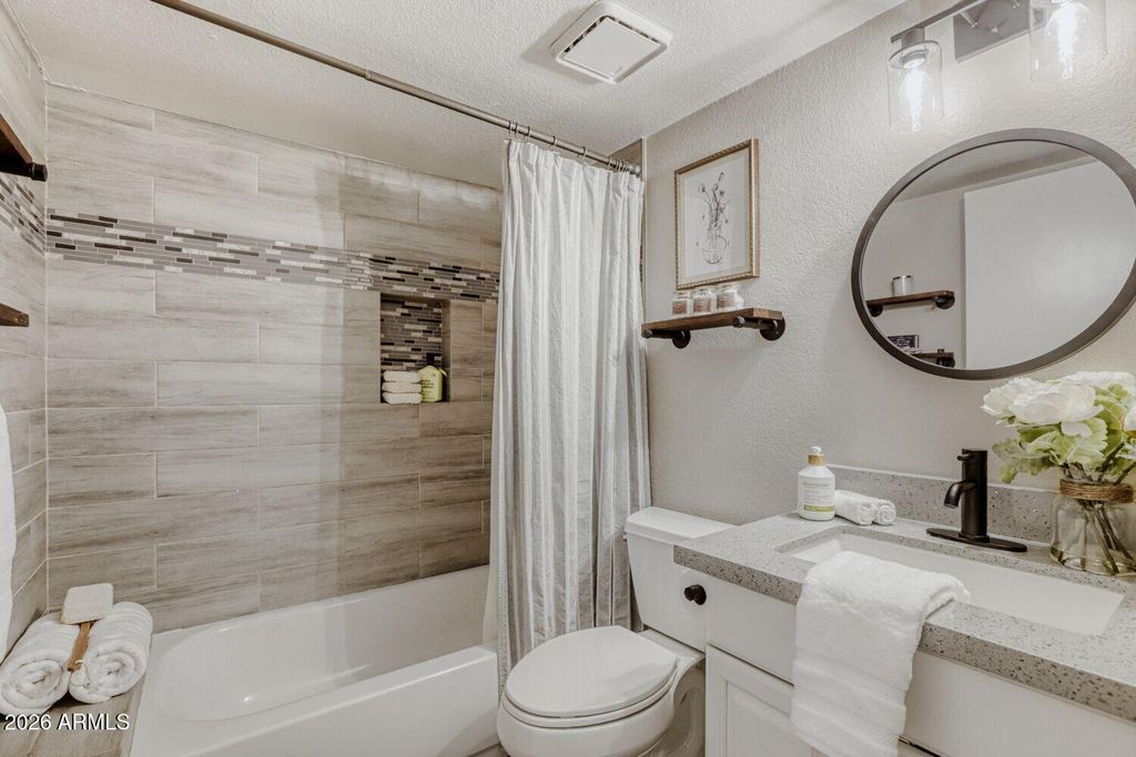 Image 19 of property listing at 490 E SAN ANGELO Avenue, Gilbert, AZ 85234