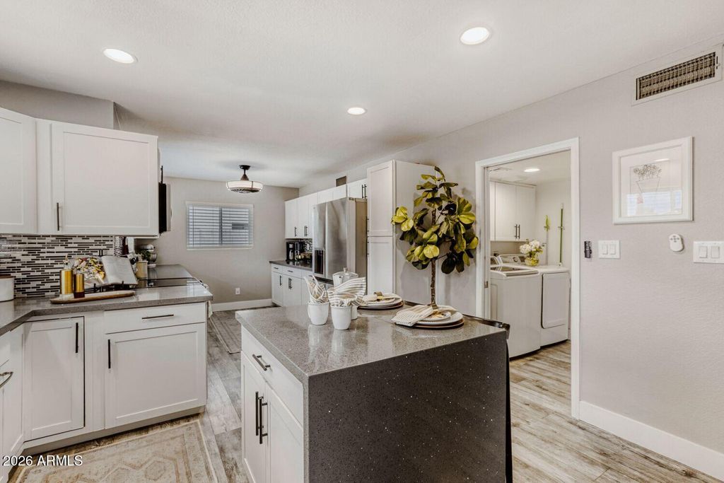 Image 9 of property listing at 490 E SAN ANGELO Avenue, Gilbert, AZ 85234
