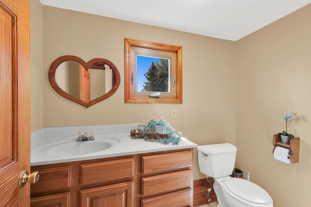 W1852 Washington ROAD, Oconomowoc, WI 53066