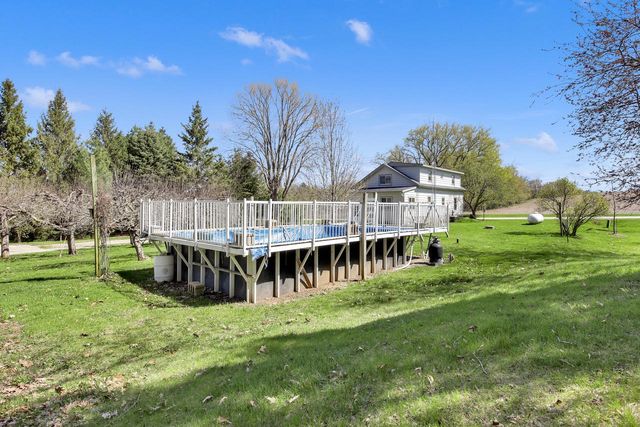 W1852 Washington ROAD, Oconomowoc, WI 53066