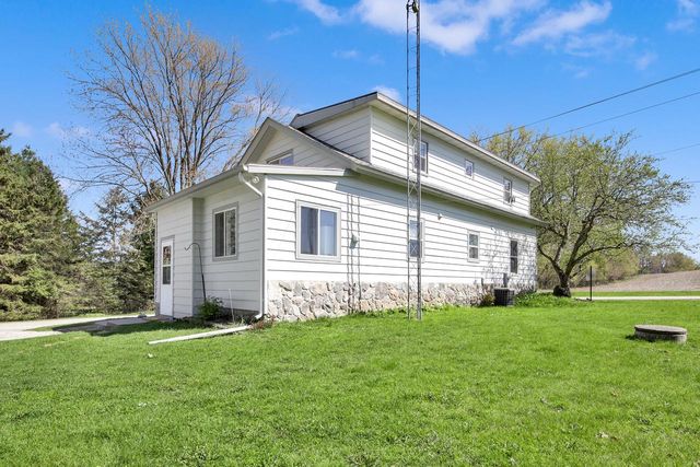 W1852 Washington ROAD, Oconomowoc, WI 53066