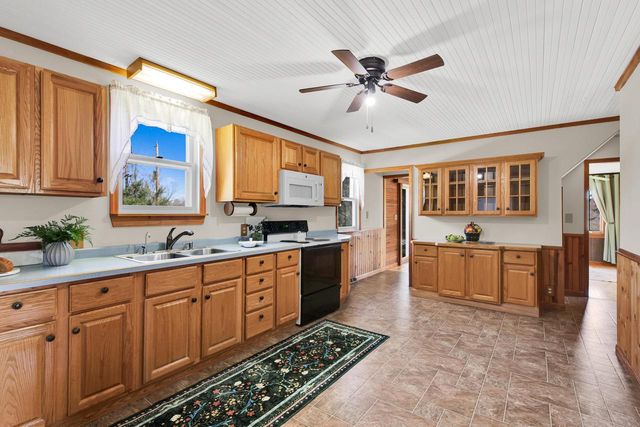 W1852 Washington ROAD, Oconomowoc, WI 53066