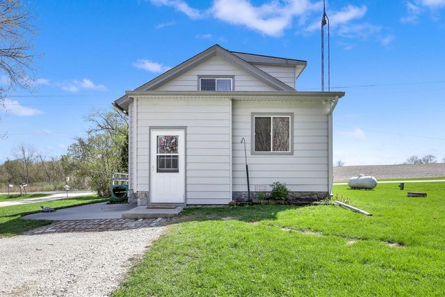 W1852 Washington ROAD, Oconomowoc, WI 53066