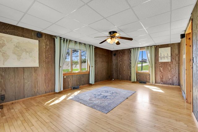 W1852 Washington ROAD, Oconomowoc, WI 53066