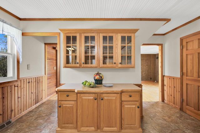 W1852 Washington ROAD, Oconomowoc, WI 53066