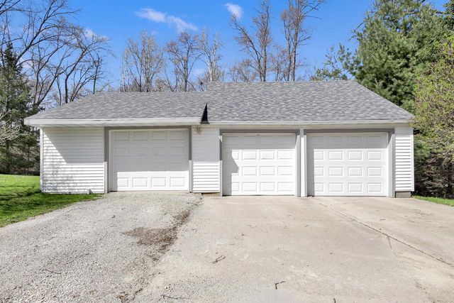 W1852 Washington ROAD, Oconomowoc, WI 53066
