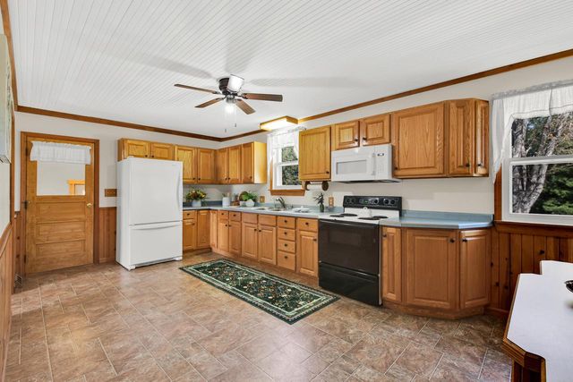 W1852 Washington ROAD, Oconomowoc, WI 53066