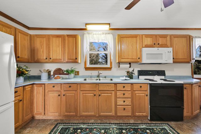 W1852 Washington ROAD, Oconomowoc, WI 53066
