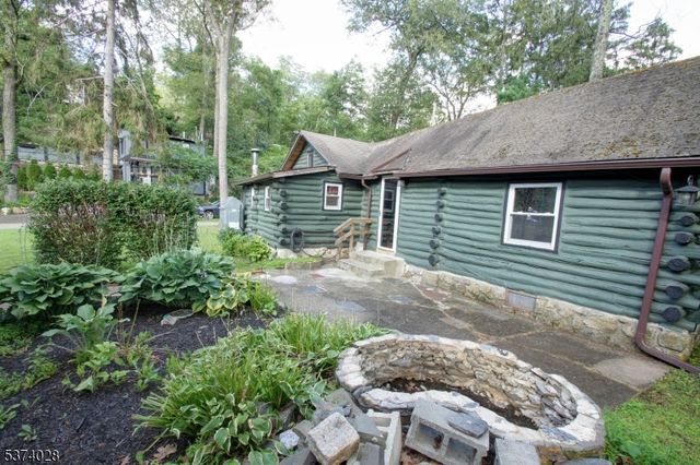 8 Rock Rd, West Milford Twp., NJ 07480