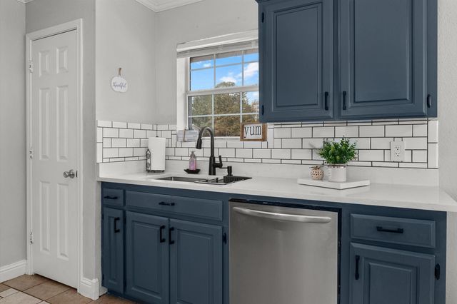 703 Russell St, Henderson, TX 75652