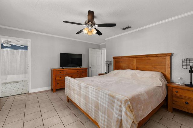 703 Russell St, Henderson, TX 75652