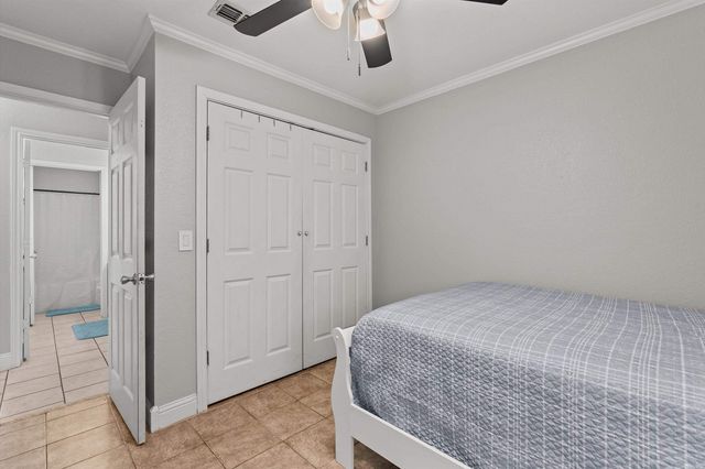 703 Russell St, Henderson, TX 75652