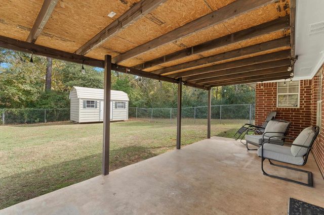 703 Russell St, Henderson, TX 75652