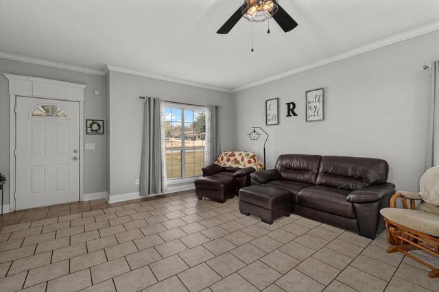 703 Russell St, Henderson, TX 75652