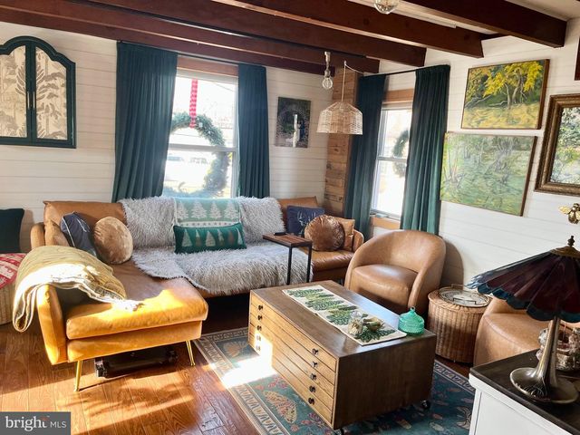 36 E 1ST AVE, Collegeville, PA 19426