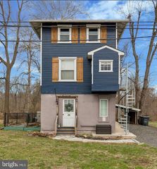 36 E 1ST AVE, Collegeville, PA 19426