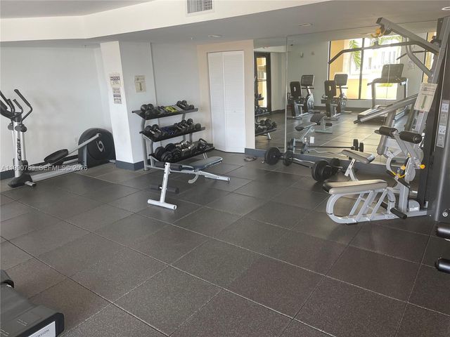 4242 NW 2nd St 1407, Miami, FL 33126