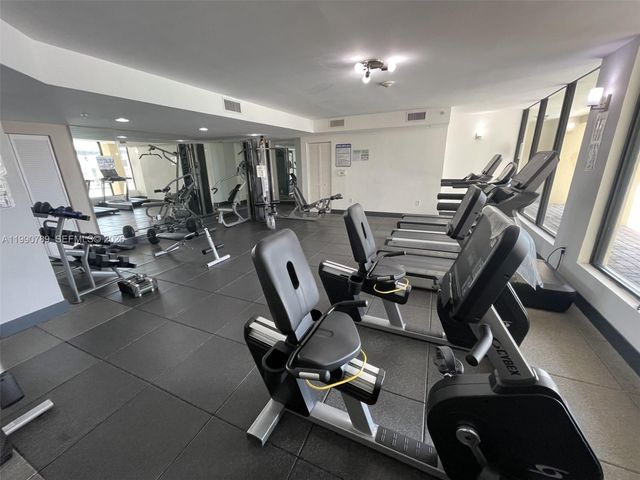 4242 NW 2nd St 1407, Miami, FL 33126