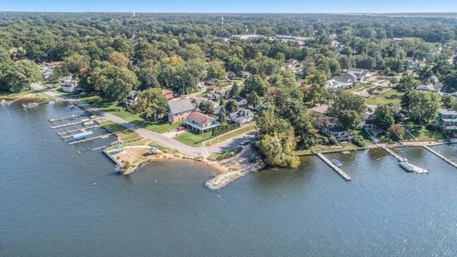 206 N Lake Avenue A & B, Spring Lake, MI 49456