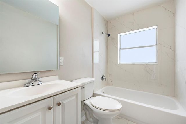 1031 SW 6th Way, Deerfield Beach, FL 33441