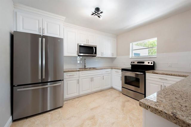 1031 SW 6th Way, Deerfield Beach, FL 33441