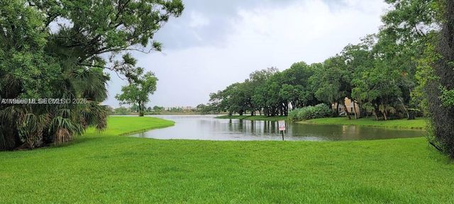 2420 NW 33rd St 1008, Oakland Park, FL 33309