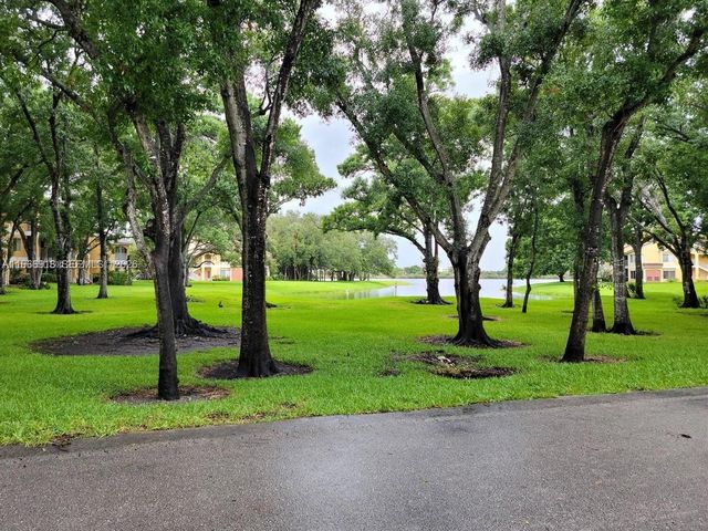 2420 NW 33rd St 1008, Oakland Park, FL 33309