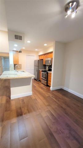 2420 NW 33rd St 1008, Oakland Park, FL 33309