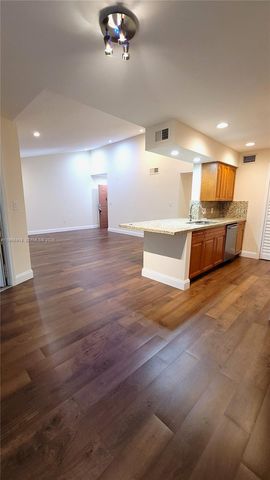 2420 NW 33rd St 1008, Oakland Park, FL 33309