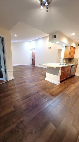 2420 NW 33rd St 1008, Oakland Park, FL 33309