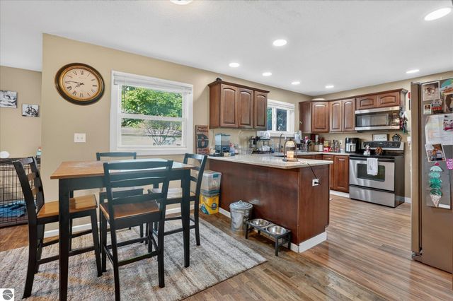 225 Grafton Avenue, Alma, MI 48801