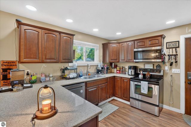 225 Grafton Avenue, Alma, MI 48801