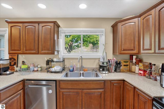 225 Grafton Avenue, Alma, MI 48801