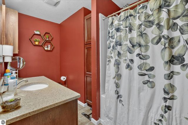 225 Grafton Avenue, Alma, MI 48801