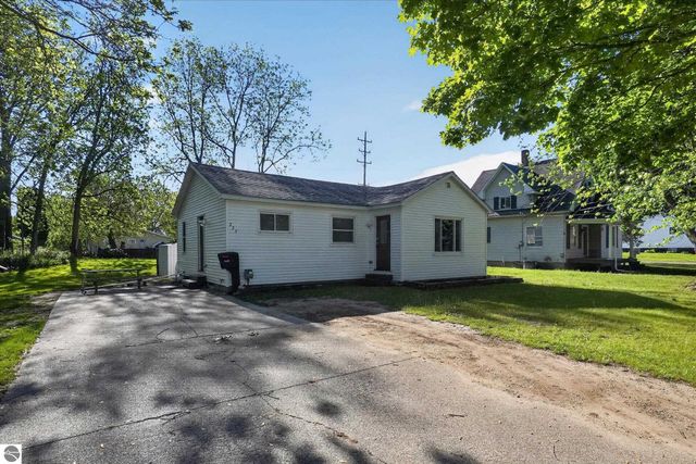225 Grafton Avenue, Alma, MI 48801