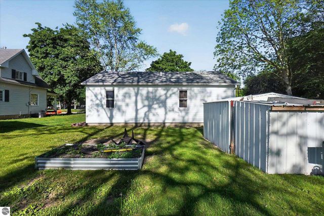 225 Grafton Avenue, Alma, MI 48801